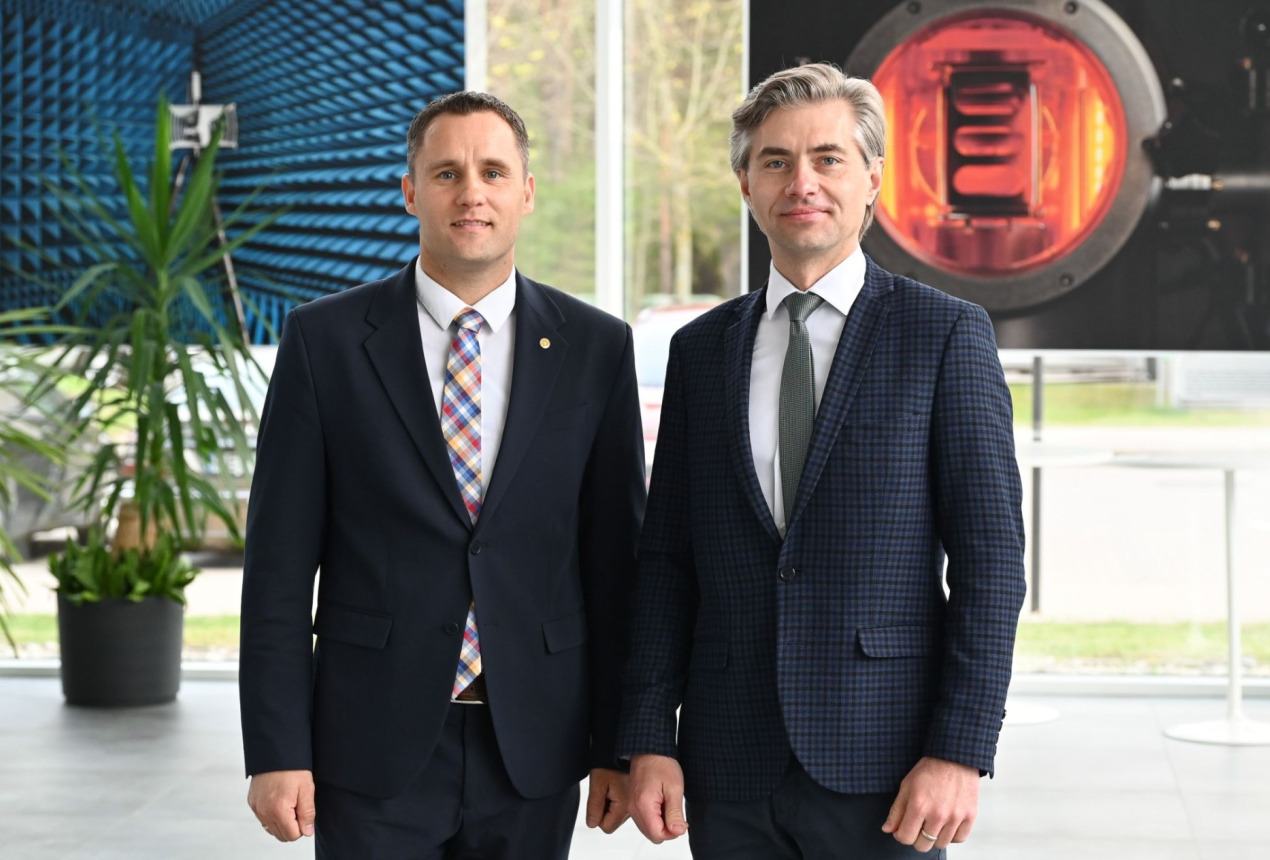 FTMC direktorius prof. dr. Ramūnas Skaudžius ir užsienio reikalų ministras Kęstutis Budrys. URM nuotrauka