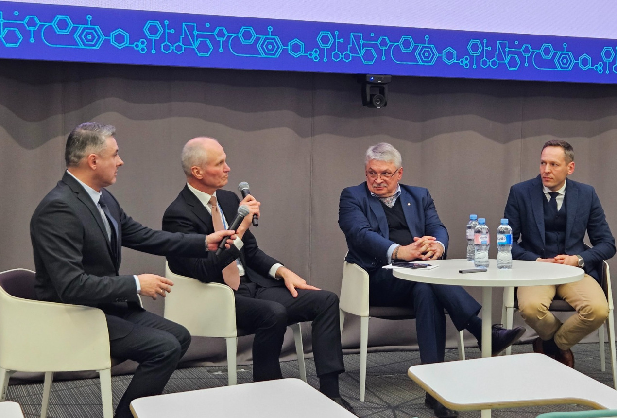 Prof. dr. Zigmas Balevičius, prof. dr. Artūras Jukna, prof. habil. dr. Aivaras Kareiva ir dr. Saulius Tumėnas. FTMC nuotrauka