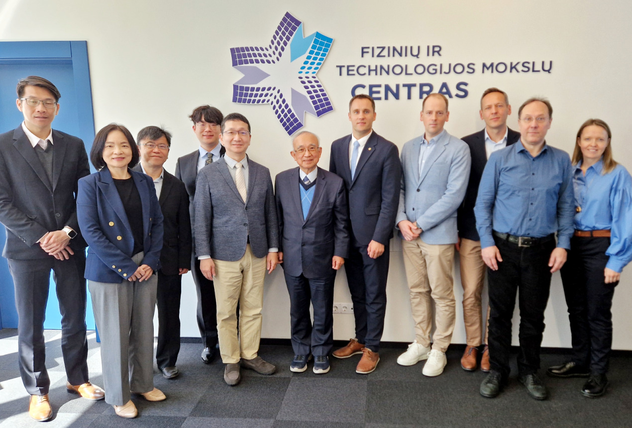 Meeting between representatives of FTMC and the Academy of Innovative Semiconductor and Sustainable Manufacturing of National Cheng Kung University. Photo: FTMC