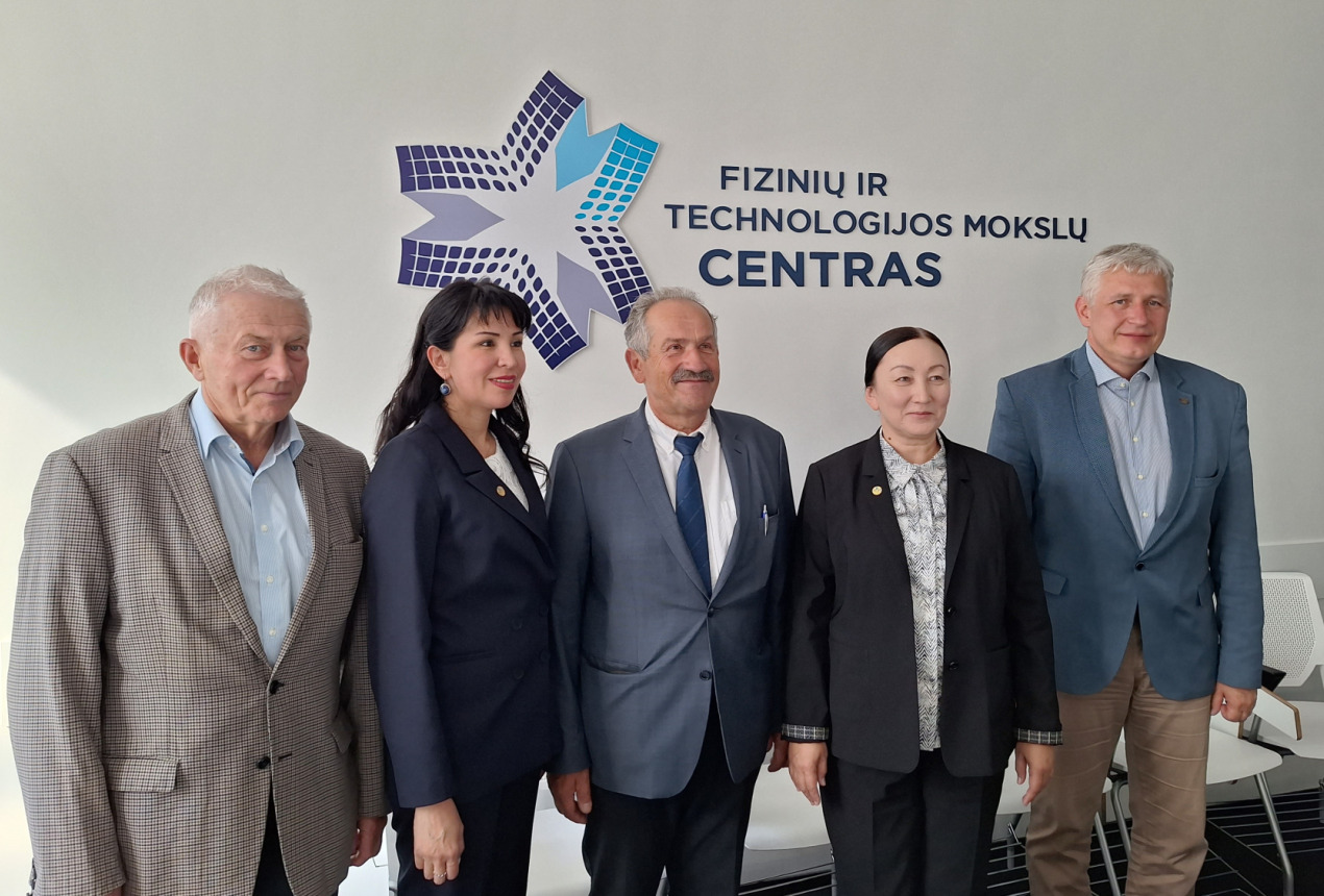From left: Prof. Rimantas Ramanauskas, Lyazzat Yeraliyeva, Prof. Zenonas Dabkevičius, Kunsulu Zakarya and Prof. Aidas Matijošius. Photo: FTMC